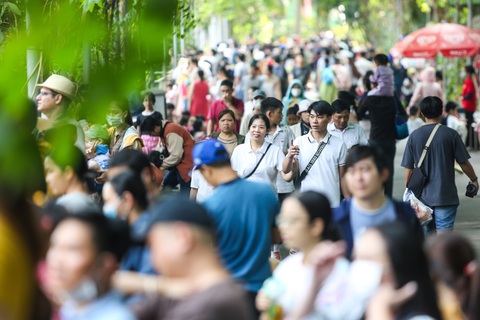 Thảo cầm viên tiếp tục thu hút khách- Ảnh 1. Trong dịp Tết Giáp Thìn, Thảo cầm viên Sài Gòn đã đón rất nhiều khách - Ảnh: PHƯƠNG QUYÊN