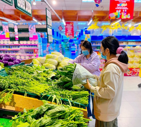 Saigon Co.op lì xì khách hàng, mở tiệc chay đầu năm mới- Ảnh 4. Mặt hàng rau củ quả tươi đã được lấp đầy quầy kệ tại Co.opmart, Co.opXtra, Co.op Food