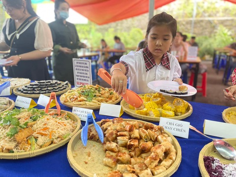 Saigon Co.op lì xì khách hàng, mở tiệc chay đầu năm mới- Ảnh 5. Co.opmart tổ chức tiệc buffet chay trong ngày rằm đầu năm