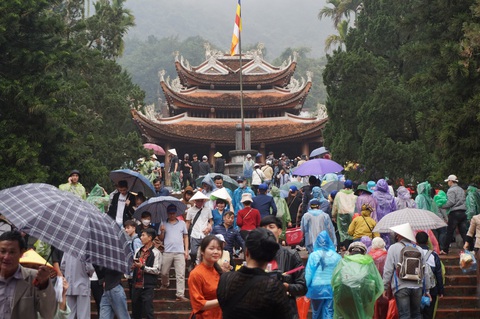 Người dân thong thả khai hội chùa Hương sáng 15-2 - Ảnh: T.ĐIỂU Người dân thong thả khai hội chùa Hương sáng 15-2 - Ảnh: T.ĐIỂU
