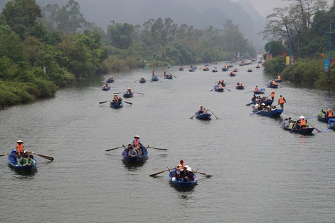 Suối Yến sáng 15-2 không quá nhộn nhịp thuyền đò như ngày 14-2 - Ảnh: T.ĐIỂU Suối Yến sáng 15-2 không quá nhộn nhịp thuyền đò như ngày 14-2 - Ảnh: T.ĐIỂU