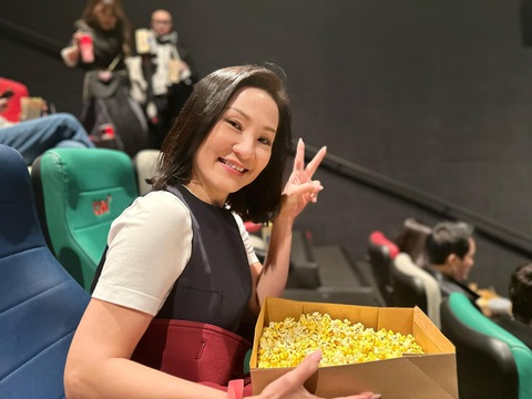 Nghệ sĩ Hồng Đào sống tại Mỹ nhưng vẫn thường về Việt Nam diễn xuất - Ảnh: Facebook nhân vật Nghệ sĩ Hồng Đào sống tại Mỹ nhưng vẫn thường về Việt Nam diễn xuất - Ảnh: Facebook nhân vật