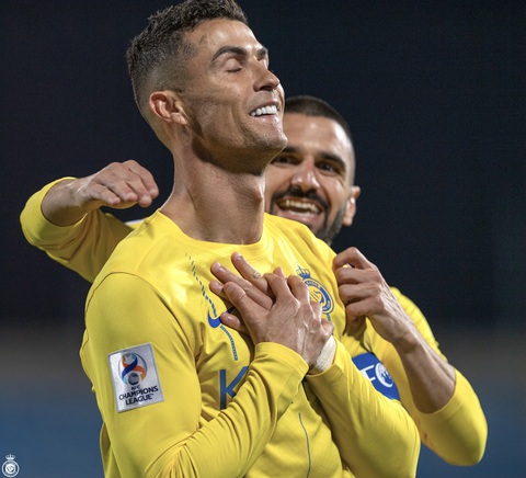 Ronaldo gây sốt với màn ăn mừng mới đầu năm 2024- Ảnh 1. Cách ăn mừng bàn thắng mới của Cristiano Ronaldo - Nguồn: X