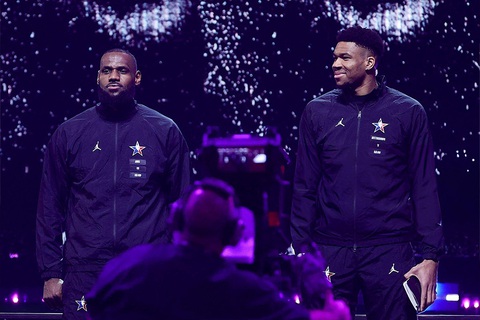 Xem trực tiếp NBA All-Star 2024 ở đâu, trên kênh nào?- Ảnh 3. LeBron James (trái) và Giannis Antetokounmpo (phải) là đội trưởng của hai đội tại NBA All-Star 2024 - Ảnh: REUTERS