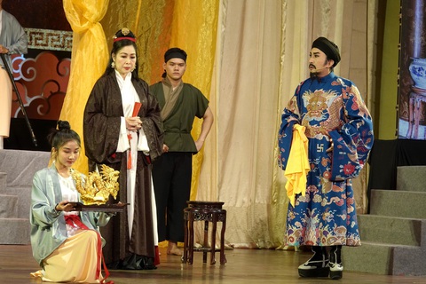 Tình sử Thăng Long: phong vị lạ của mùa kịch Tết- Ảnh 3. NSND Hồng Vân gây ấn tượng với vai bà Chiêu Nghi - Nguyễn Thị Huyền dù lớp diễn không nhiều - Ảnh: Lê Thúy Bình