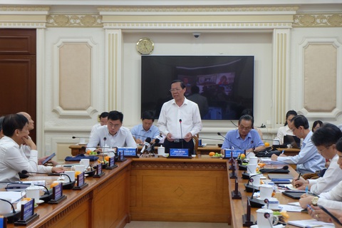 Đề xuất thành lập tập đoàn phát triển đường sắt đô thị tại TP.HCM- Ảnh 1. Chủ tịch UBND TP.HCM Phan Văn Mãi chủ trì phiên họp - Ảnh: TIẾN LONG