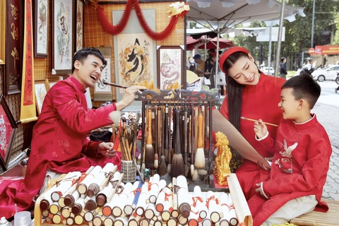 Những lời chúc tràn đầy hy vọng trong khoảnh khắc chuyển giao năm mới - Ảnh 1. Những lời chúc mừng năm mới 2025 tràn đầy ý nghĩa và hy vọng - Ảnh 1.