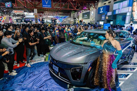 Vì sao VinFast chọn IIMS để chào sân xe tay lái nghịch tại Indonesia?- Ảnh 3. IIMS là triển lãm ô tô quan trọng ở Indonesia, thu hút hàng trăm nghìn khách tham quan và giá trị giao dịch lớn - Ảnh: VinFast
