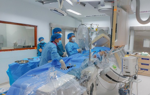 Cấp cứu bệnh nhân nước ngoài bị nhồi máu cơ tim khi về Ninh Thuận đón Tết- Ảnh 1. Bệnh viện Đa khoa tỉnh Ninh Thuận cấp cứu kịp thời bệnh nhân nước ngoài bị nhồi máu cơ tim khi về Ninh Thuận đón Tết - Ảnh: HƯƠNG NGUYỄN