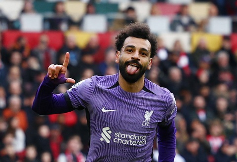 Vừa trở lại sau chấn thương, Salah rực sáng giúp Liverpool thắng đậm- Ảnh 1. Salah ăn mừng sau khi ghi bàn - Ảnh: REUTERS