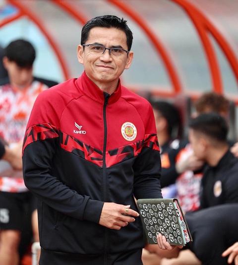 Chờ tướng mới trổ tài ở vòng 9 V-League- Ảnh 4. HLV Kiatisak đang được chờ đợi sẽ có màn ra mắt CLB Công An Hà Nội như thế nào - Ảnh: CAHN FC