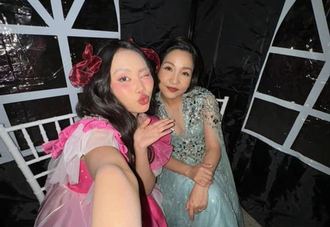 Phương Mỹ Chi chia sẻ khoảnh khắc song ca cùng Mỹ Linh - Ảnh: FBNV Phương Mỹ Chi chia sẻ khoảnh khắc song ca cùng Mỹ Linh - Ảnh: FBNV