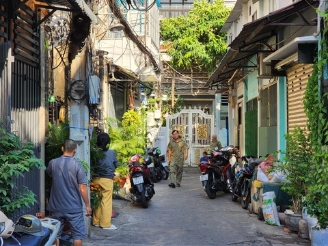 Con hẻm xảy ra vụ cháy - Ảnh: MINH HÒA Con hẻm xảy ra vụ cháy - Ảnh: MINH HÒA
