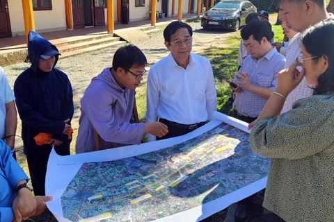 Cao tốc Biên Hòa - Vũng Tàu: 240 thửa đất đoạn Đồng Nai vắng chủ- Ảnh 2. Lãnh đạo tỉnh Đồng Nai thị sát và nghe báo cáo tiến độ kiểm đếm đất đai làm dự án cao tốc Biên Hòa - Vũng Tàu tại phường Phước Tân, TP Biên Hòa - Ảnh: H.M.