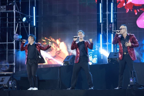 Lễ hội Vibe Fest ngày 4: Thăng hoa cùng dàn sao nhiều thế hệ- Ảnh 2. Nhóm MTV thể hiện nhiều phần trình diễn hấp dẫn với những bản hit đã có trên 20 năm tuổi