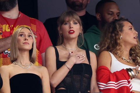 Taylor Swift thường đến ủng hộ bạn trai Taylor Swift thường đến ủng hộ bạn trai ở giải Super Bowl