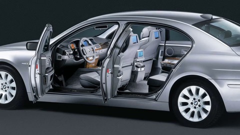 BMW 7-Series bọc thép từng phục vụ cựu tổng thống Malaysia- Ảnh 1. BMW đã có riêng một đội hình xe chống đạn bảo vệ yếu nhân từ hơn 50 năm qua - Ảnh: BMW