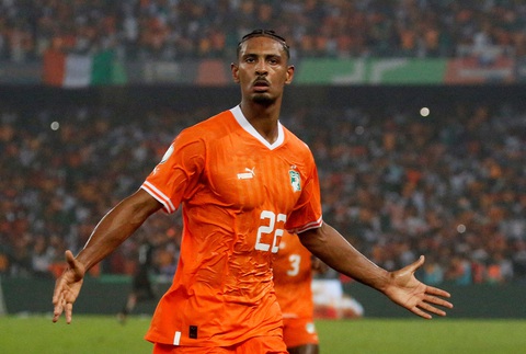 Người hùng AFCON chiến thắng bệnh ung thư thế nào?- Ảnh 1. Haller ghi bàn ấn định chiến thắng chung cuộc cho Bờ Biển Ngà - Ảnh: REUTERS