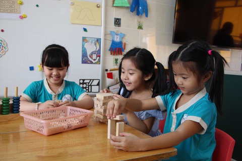 Đi học lại sau tết: ám ảnh với câu Để trẻ vui vẻ đi học lại sau Tết, phụ huynh cần chuẩn bị tâm thế cho con - Ảnh: H.HG.