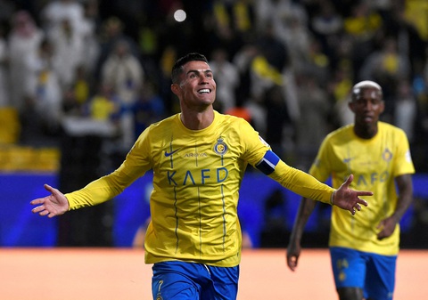 Cristiano Ronaldo xô ngã kỷ lục của Lionel Messi- Ảnh 1. Cristiano Ronaldo phá kỷ lục ghi bàn của Lionel Messi - Ảnh: REUTERS