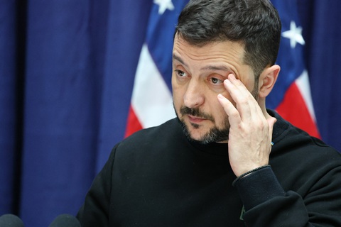 Tổng thống Ukraine Volodymyr Zelensky đang ở Hội nghị An ninh Munich (Đức) để xin thêm vũ khí, ngày 17-2 - Ảnh: AFP Tổng thống Ukraine Volodymyr Zelensky đang ở Hội nghị An ninh Munich (Đức) để xin thêm vũ khí, ngày 17-2 - Ảnh: AFP