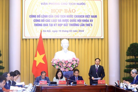 Quang cảnh buổi công bố lệnh của Chủ tịch nước về 2 dự án Luật Đất đai và Luật Các tổ chức tín dụng - Ảnh: GIA HÂN Quang cảnh buổi công bố lệnh của Chủ tịch nước về 2 dự án Luật Đất đai và Luật Các tổ chức tín dụng - Ảnh: GIA HÂN