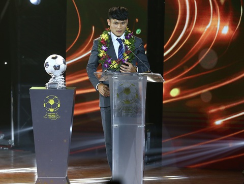 Hoàng Đức: Tuấn Hải cũng xứng đáng đoạt Quả bóng vàng Việt Nam 2023- Ảnh 2. Tuấn Hải lần đầu đạt giải thưởng ở Gala Quả bóng vàng Việt Nam - Ảnh: QUANG THỊNH