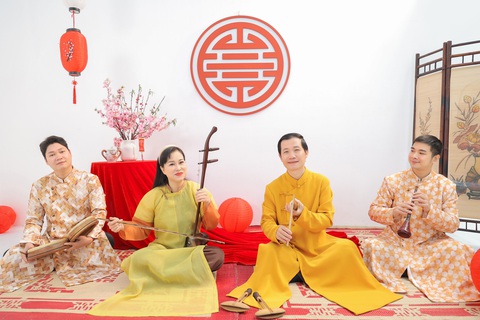 Hình ảnh nhóm Xẩm Hà Thành trong MV Tết Việt - Ảnh: NVCC Hình ảnh nhóm Xẩm Hà Thành trong MV Tết Việt - Ảnh: NVCC