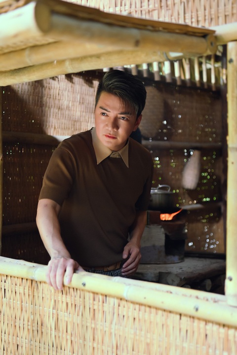 Đàm Vĩnh Hưng hóa chủ phòng trọ, hát nhạc xuân tặng người xa quê- Ảnh 1. Đàm Vĩnh Hưng kể chuyện xúc động trong MV “Xuân về nhớ em”
