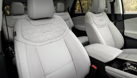 Ford Explorer 2024 ra mắt: Hầm hố hơn, nhiều công nghệ hiện đại- Ảnh 4. Chất liệu chế tạo cabin đã được cải thiện, dàn trang bị kết nối ở cả 3 hàng ghế cũng được bổ sung - Ảnh: Ford
