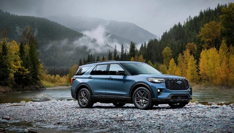 Ford Explorer 2024 ra mắt: Hầm hố hơn, nhiều công nghệ hiện đại- Ảnh 1. Ford Explorer đời 6 được cập nhật khá chậm khi bình thường chỉ sau 3, 4 năm phiên bản nâng cấp giữa vòng đời xe đã xuất hiện - Ảnh: Ford