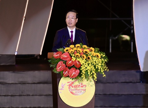 Chủ tịch nước mong kiều bào về thăm đất nước nhiều hơn, chung tay xây dựng Tổ quốc- Ảnh 2. Chủ tịch nước Võ Văn Thưởng phát biểu chúc Tết kiều bào - Ảnh: QUANG ĐỊNH
