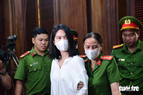 Ngọc Trinh: 'Bị cáo biểu diễn mô tô vì tự tin, phấn khích thái quá'- Ảnh 1. Bị cáo Ngọc Trinh tại tòa - Ảnh: DUYÊN PHAN