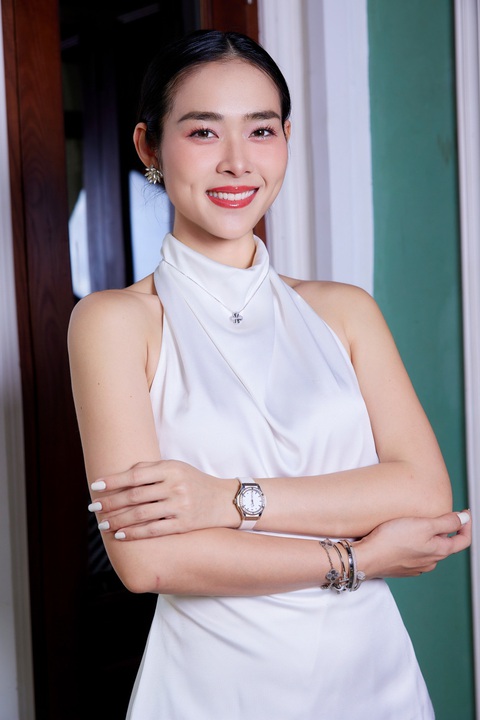 Diệp Bảo Ngọc hé lộ loạt dự án khủng trong năm mới 2024- Ảnh 1. Diệp Bảo Ngọc hạnh phúc khi được trao giải Mai Vàng hạng mục Nữ diễn viên xuất sắc nhất