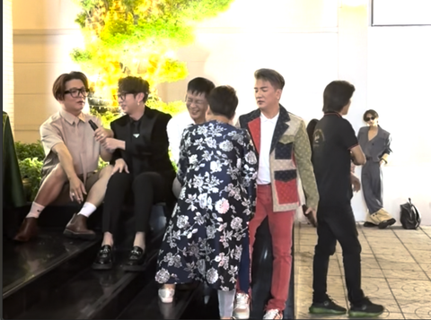Đàm Vĩnh Hưng rủ đạo diễn Lê Hoàng và nhiều nghệ sĩ ra ngoài hóng gió- Ảnh 3. Nghệ sĩ Minh Nhí vui vẻ nhập hội cùng Đàm Vĩnh Hưng, Lê Hoàng