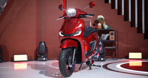 Xe tay ga mới Honda Stylo 160 ra mắt: Đe dọa cả Air Blade cùng nhà, giá quy đổi từ 42 triệu đồng- Ảnh 3. Honda Stylo 160 sở hữu thiết kế có nhiều nét tương đồng với các mẫu xe Vespa và Lambretta X300. Phần đuôi xe mang hơi hướng hiện đại, gọn nhẹ của Scoopy. Về tổng thể, Stylo 160 kết hợp giữa thiết kế cổ điển và hiện đại, mang theo thông điệp