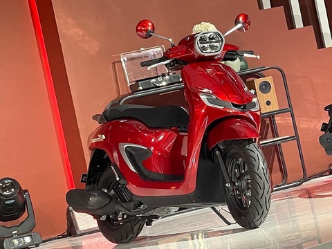Xe tay ga mới Honda Stylo 160 ra mắt: Đe dọa cả Air Blade cùng nhà, giá quy đổi từ 42 triệu đồng- Ảnh 4. Honda Stylo 160 được xây dựng trên bộ khung kiến trúc thông minh eSAF nâng cao. Kích thước tổng thể 1,886 x 706 x 1,133mm (ABS) và 1,886 x 701 x 1,133mm (CBS). Khoảng sáng gầm 151mm, chiều dài cơ sở 1.275mm, chiều cao yên 768mm - Ảnh: Uzone