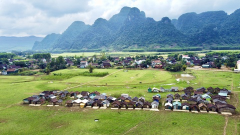 Chuyện lạ Tân Hóa, làng du lịch tốt nhất thế giới - Kỳ cuối: Giữ nụ cười cho làng du lịch- Ảnh 3. Cuộc sống thuần nông ở Tân Hóa tạo ra những bức tranh thiên nhiên thu hút du khách - Ảnh: SƠN LÂM