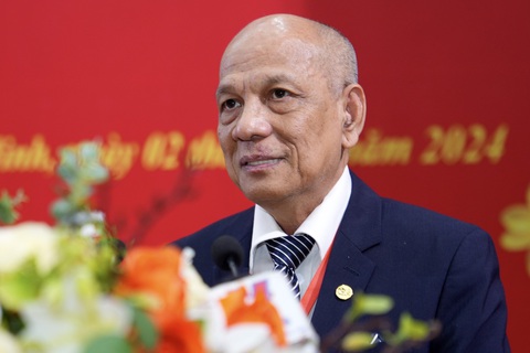 Vinh danh 22 tập thể, cá nhân kiều bào tiêu biểu- Ảnh 4. Ông Peter Hồng phát biểu tại chương trình - Ảnh: HỮU HẠNH