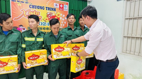 LOTTE Mart trao tặng 16 tấn gạo cho các hộ gia đình khó khăn- Ảnh 2. LOTTE Mart trao tặng 16 tấn gạo cho các hộ gia đình khó khăn- Ảnh 2.