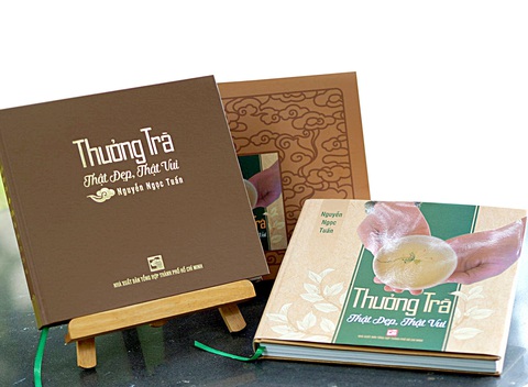 Làm cho trà Việt đẹp hơn- Ảnh 3. Các sách về thưởng trà của ông Nguyễn Ngọc Tuấn