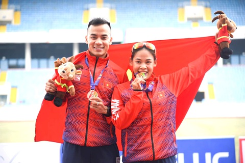 'Nữ hoàng đi bộ' Nguyễn Thị Thanh Phúc: Nỗ lực đưa đi bộ thể thao đến cộng đồng- Ảnh 2. Nguyễn Thị Thanh Phúc và em trai Nguyễn Thành Ngưng đang thực hiện giấc mơ đưa đi bộ thể thao đến cộng đồng - Ảnh: HOÀNG TÙNG