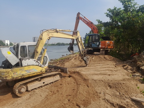Dự án chống sạt lở Thanh Đa trì trệ: Công ty Anh Vinh huy động máy móc tới công trường- Ảnh 1. Công ty Anh Vinh cho biết đã khởi động công trường dự án chống sạt lở Thanh Đa trong tuần này - Ảnh: Công ty Anh Vinh