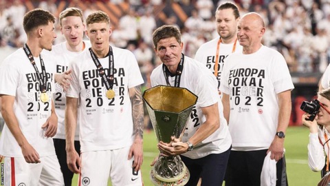 Tin tức thể thao sáng 20-2: Napoli 'trảm tướng'; Bàn thắng sau 2,31 giây 'nhanh nhất thế giới'?- Ảnh 3. HLV Oliver Glasner đã thắng 48,7% số trận ông cầm quân trong sự nghiệp - Ảnh: Reuters