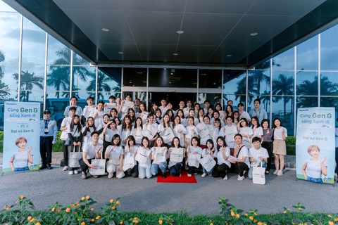 ‘Đại sứ Gen G’: Hành trình học hỏi để tạo ra tác động xanh của giới trẻ- Ảnh 4. Top 50 thí sinh miền Bắc thăm quan nhà máy Panasonic Appliances Vietnam tại Hưng Yên