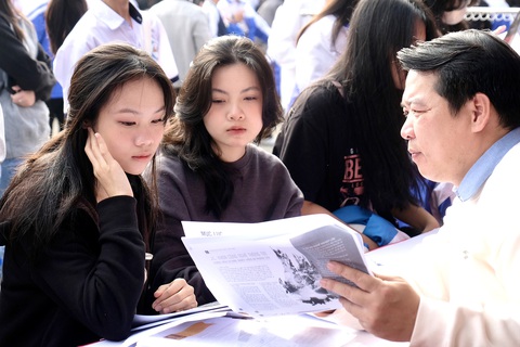 Học sinh tham dự chương trình tư vấn tuyển sinh - hướng nghiệp năm 2024 do báo Tuổi Trẻ phối hợp với các đơn vị tổ chức - Ảnh: NGUYÊN BẢO Học sinh tham dự chương trình tư vấn tuyển sinh - hướng nghiệp năm 2024 do báo Tuổi Trẻ phối hợp với các đơn vị tổ chức - Ảnh: NGUYÊN BẢO