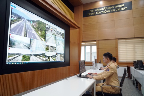 Trung tâm thông tin chỉ huy Cục Cảnh sát giao thông theo dõi tình hình đi lại trên các tuyến đường - Ảnh: HỒNG QUANG Trung tâm thông tin chỉ huy Cục Cảnh sát giao thông theo dõi tình hình đi lại trên các tuyến đường - Ảnh: HỒNG QUANG
