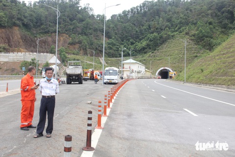 Đoạn Hòa Liên - La Sơn - Cam Lộ thiếu chuẩn cao tốc thế nào?- Ảnh 2. Trong giai đoạn 1 triển khai cao tốc đoạn Hòa Liên - La Sơn, hầm Mũi Trâu đã được thiết kế hoàn chỉnh 2 ống hầm - Ảnh: TRƯỜNG TRUNG