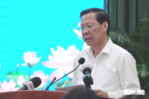 Đến cuối 2025, mọi hoạt động hành chính ở TP.HCM diễn ra trên nền tảng số- Ảnh 1. Chủ tịch UBND TP.HCM Phan Văn Mãi phát biểu chỉ đạo tại hội nghị - Ảnh: PHƯƠNG NHI