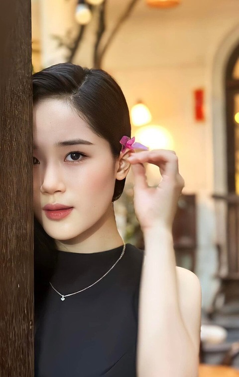 Nhan sắc nữ chính có cảnh nóng gây sốt trong 'Đào, phở và piano'- Ảnh 8. Ngoài đời thực, Cao Thị Thùy Linh được đánh giá cao về nhan sắc